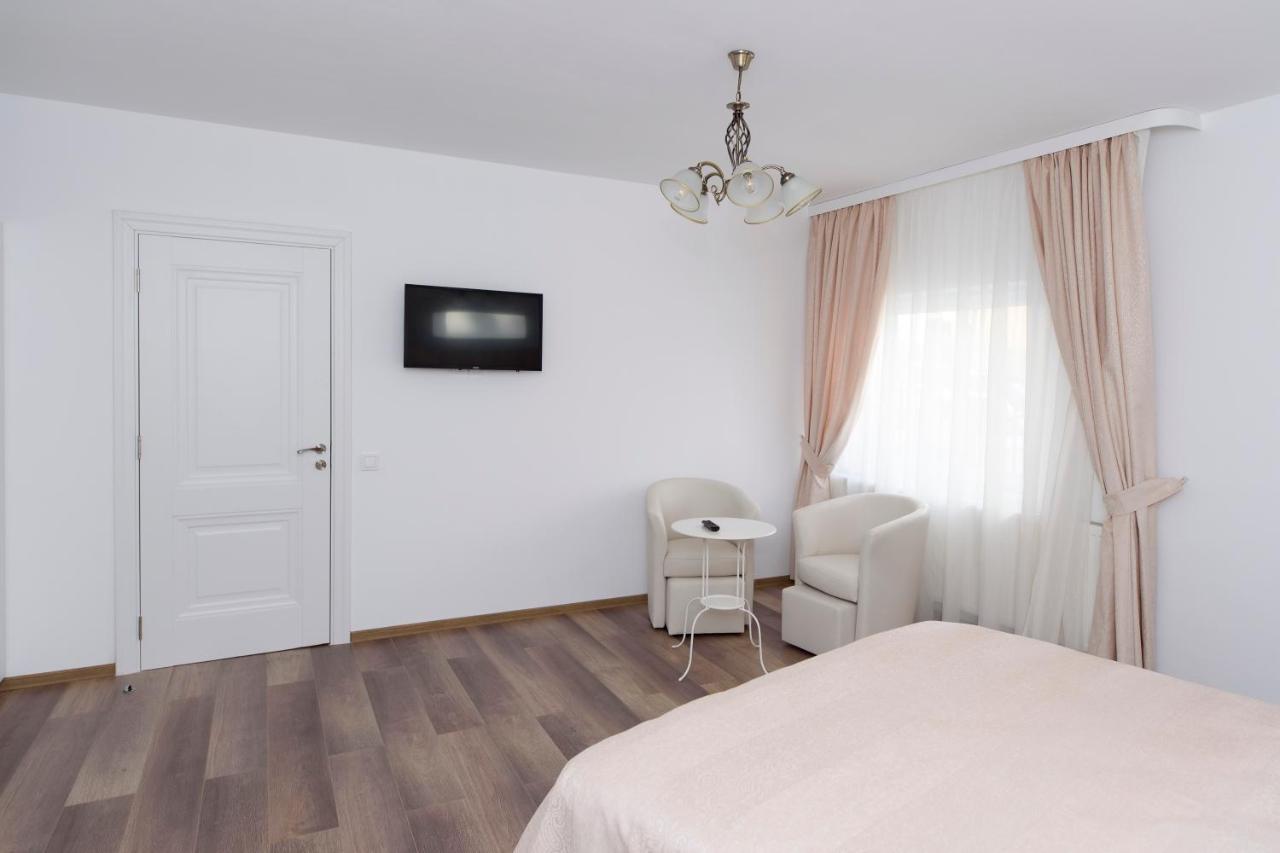 Tourist B&C Hotel Curtea De Arges Exterior photo