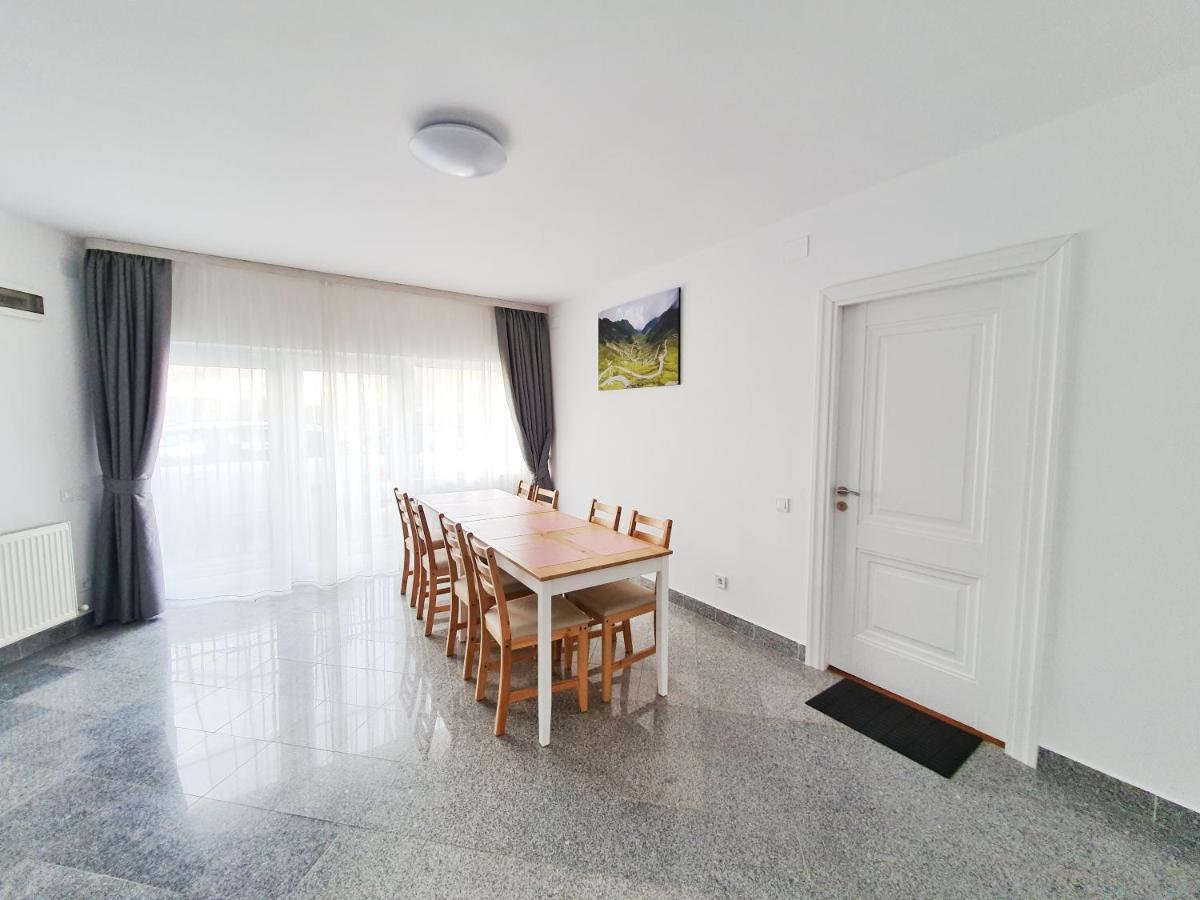Tourist B&C Hotel Curtea De Arges Exterior photo