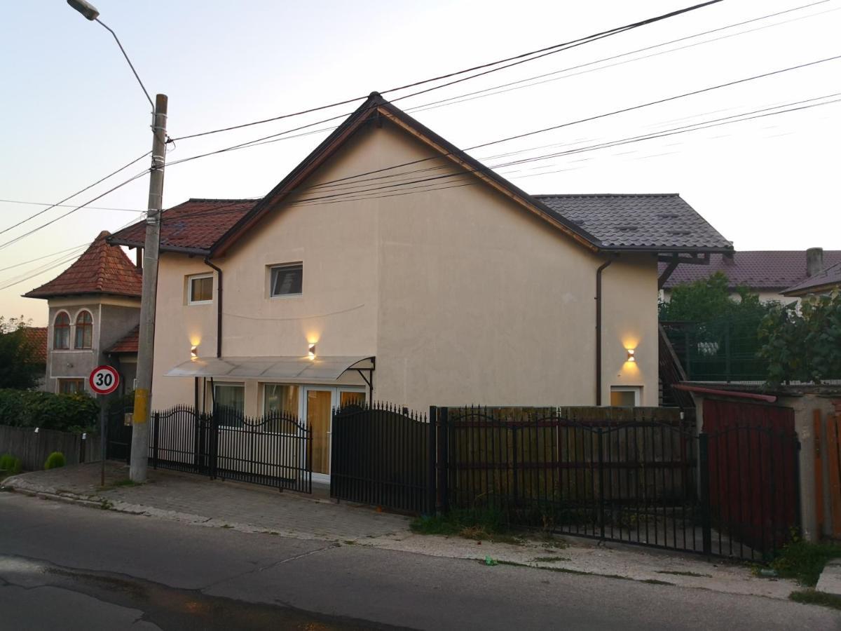 Tourist B&C Hotel Curtea De Arges Exterior photo